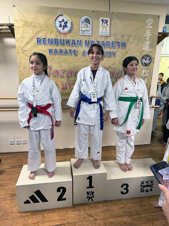 مدرسة حسني عرار للكراتيه وفنون القتال تتألق في بطولة كأس الناصرة القطرية 2025